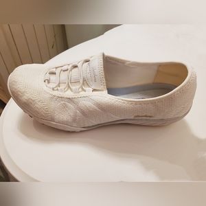 Skechers Women's Breathe Easy Simple Pleasure Slip On Sneaker